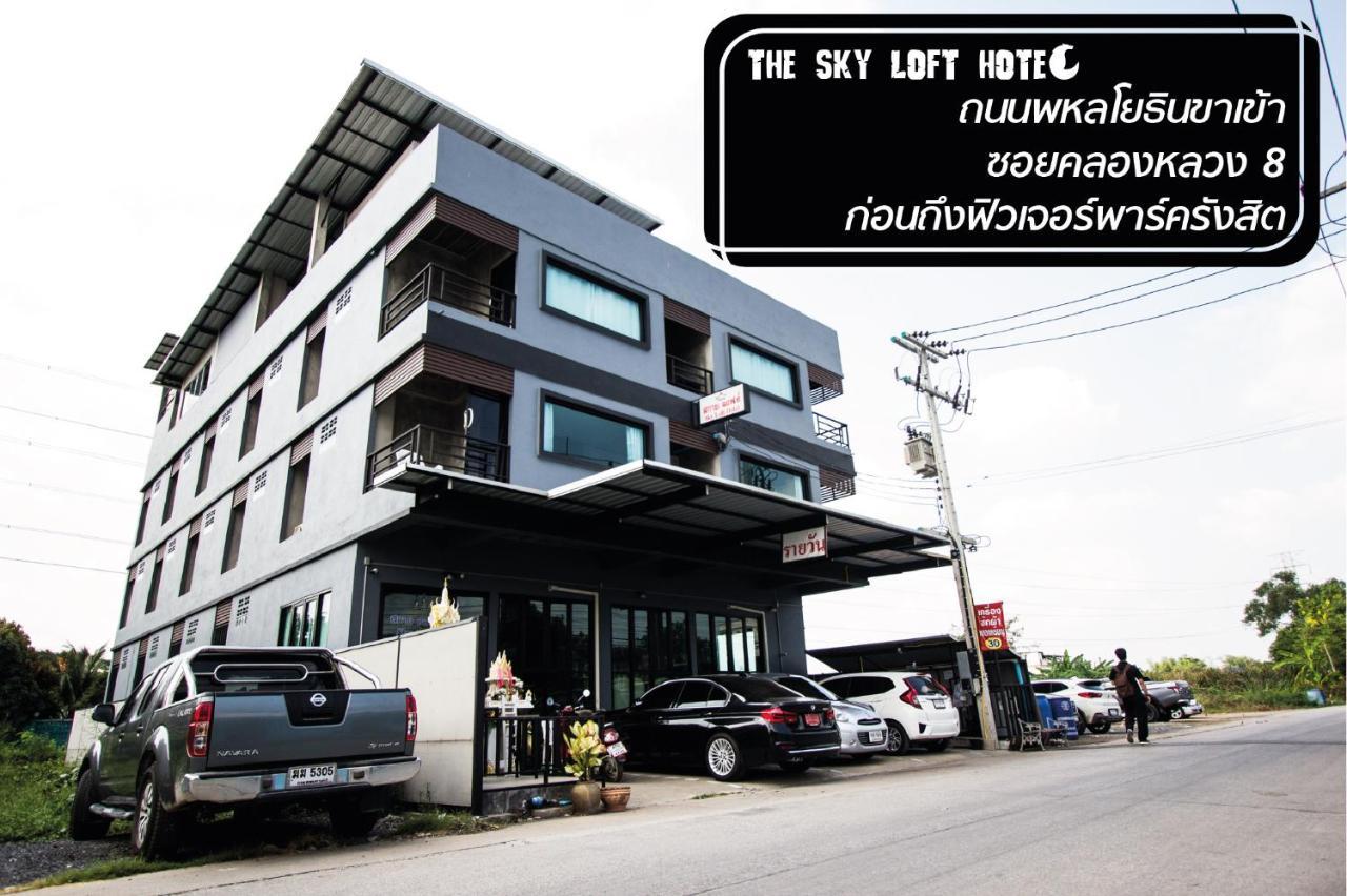 The Sky Loft Hotel Патхумтхани Экстерьер фото